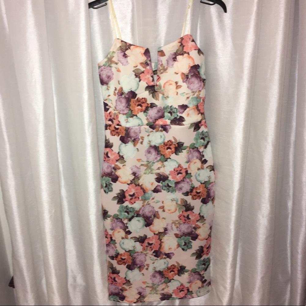 Pretty floral stretch body-con dress wedding guest